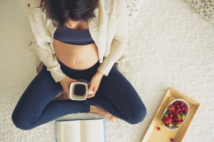 Peut-on boire une tisane pendant la grossesse ?
