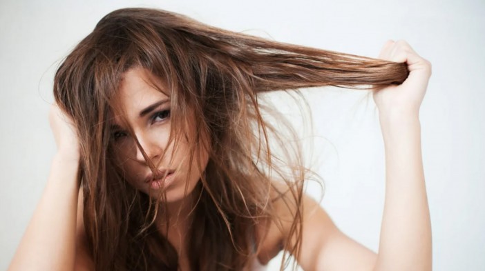 Les solutions naturelles contre les cheveux gras