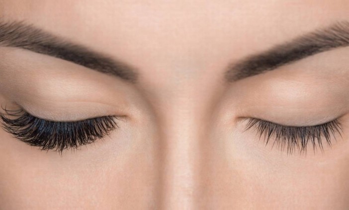 Mes conseils pour prendre soins des cils et sourcils avec l'huile de ricin